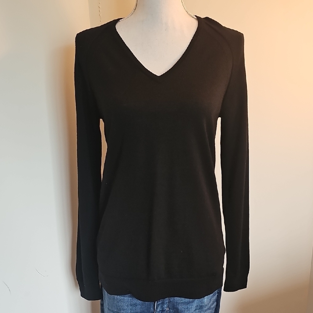Black V-Neck Long Sleeve Sweater